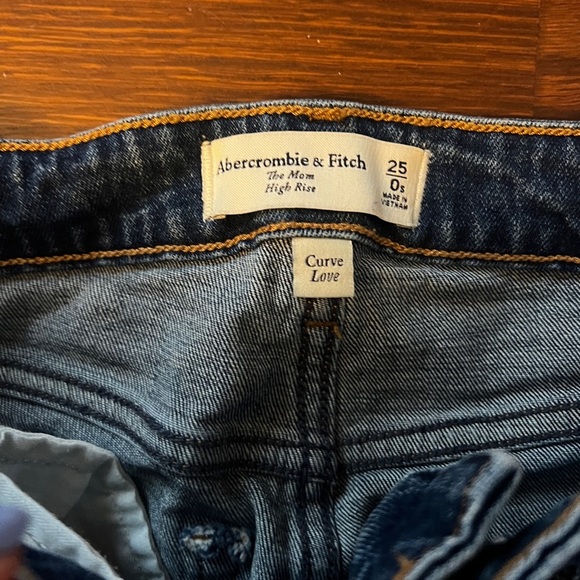 Abercrombie Curve Love The Mom High Rise Ripped Jeans Size 25 (Like New!) - Picture 4 of 6